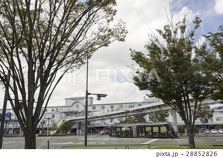 在来線で利用されるJR熊本駅東口白川口駅舎駅前市電タクシーロータリー街並み 28852826