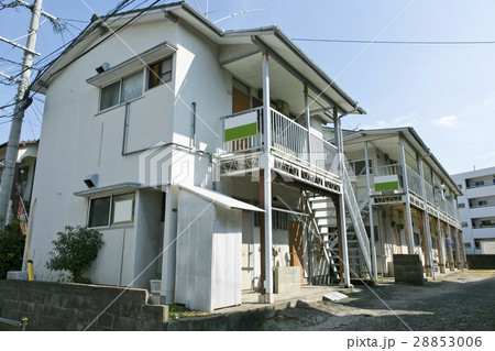 レトロなアパート 28853006