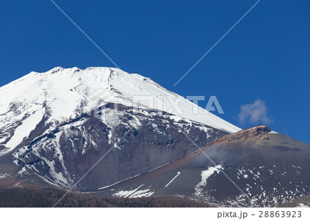 静岡_宝永火口開く富士山 28863923