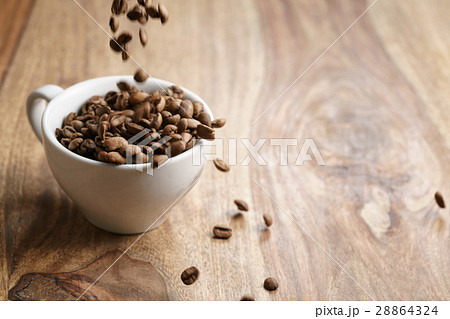cappuccino cup with roasted coffee beans on wood 28864324