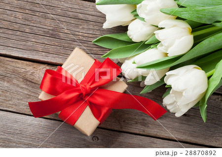 White tulips bouquet and gift box White tulips bouquet and gift box 28870892