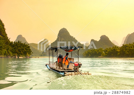 Tourists cruising Li River in Yangshuo, China 28874982