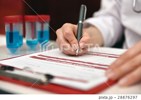 Therapist Filling Medical History Patient Therapist Filling Medical History Patient 28876297