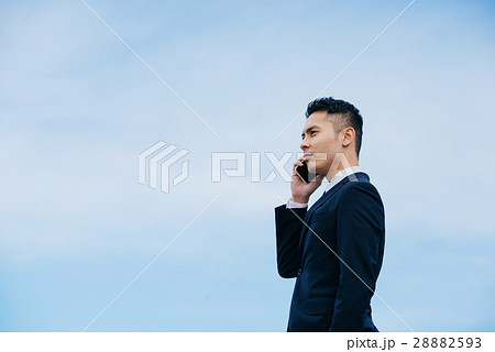ビジネスマン　空 28882593