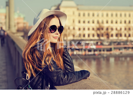 girl traveling around europe 28886129