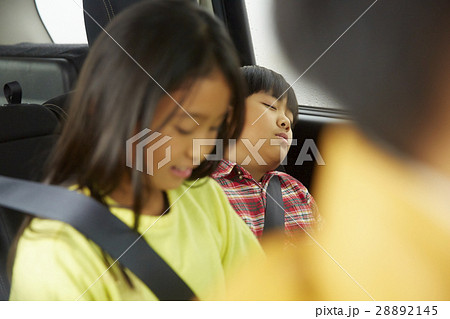 ファミリー ドライブでうたた寝 ファミリー ドライブでうたた寝 28892145