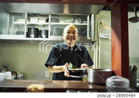 ラーメン店の店主 ラーメン店の店主 28893464
