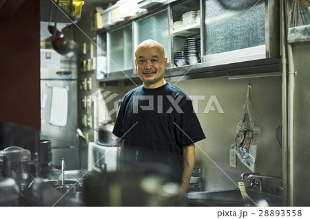 ラーメン店の店主 28893558
