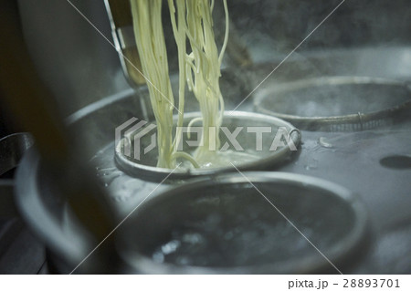 ラーメンを作る 28893701