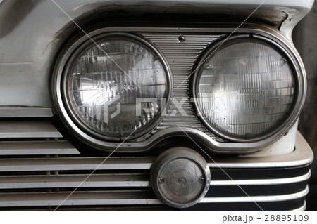 Twin lights vintage American car Twin lights vintage American car 28895109