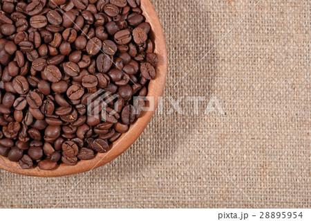 Coffee beans in a wooden bowl 28895954