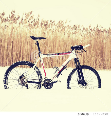 Mountain bike stay in snow. Snow melting on tyre. 28899656