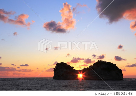 夕暮れの円月島 28903548