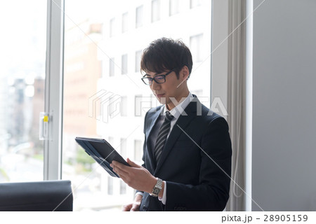 オフィス ビジネスマン オフィス ビジネスマン 28905159