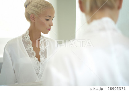 Beautiful bride 28905371