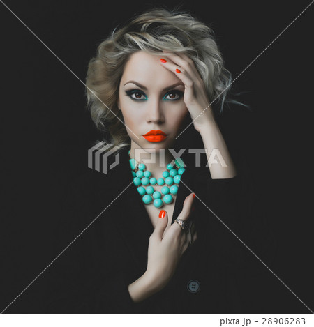 Beautiful blonde with bright makeup and jewelry 28906283