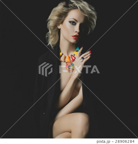 Beautiful blonde with bright makeup and jewelry 28906284