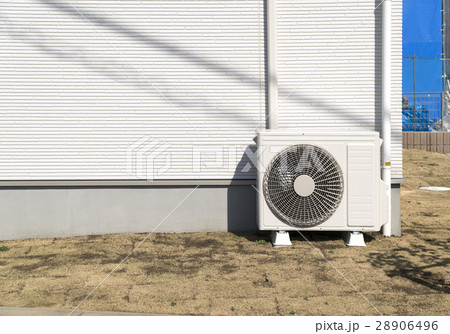 住宅設備　エアコン室外機　設置例 28906496