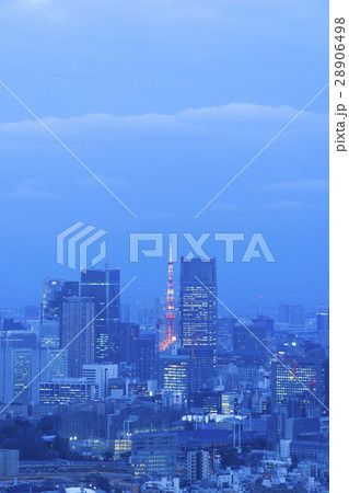 東京都市風景　トワイライト　東京タワーと六本木周辺　コピースペース 28906498