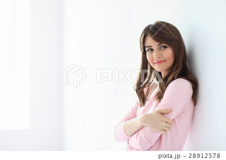 Smiling beautiful woman portrait with copy space Smiling beautiful woman portrait with copy space 28912578