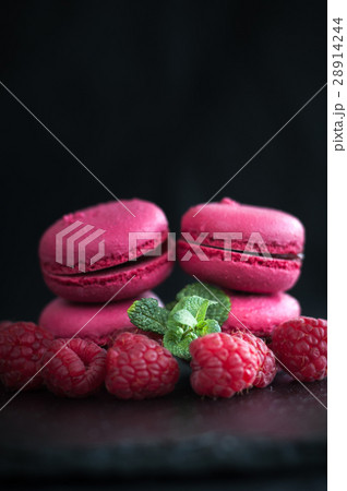 macaroons with raspberries macaroons with raspberries 28914244