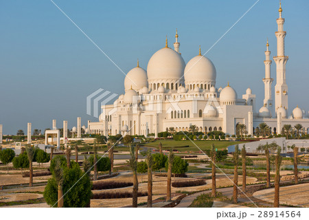 Sheikh Zayed White Mosque in Abu Dhabi, UAE 28914564