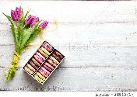 Purple tulips and a box of macarons 28915717