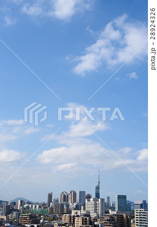 青空の綺麗な秋の福岡　百道一帯 28924326