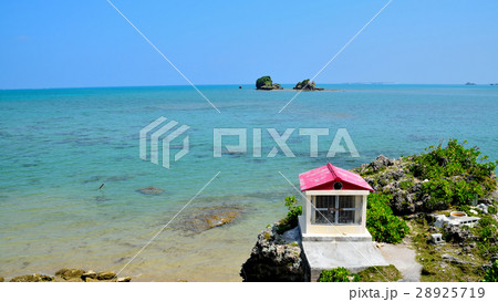 沖縄の海岸にある祠 「祠」 沖縄の海岸にある祠 「祠」 28925719