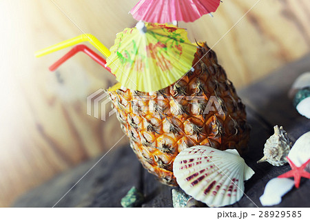 pineapple with straw and cocktail umbrella 28929585