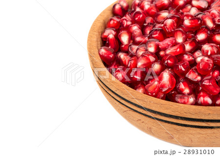 Grains pomegranate in bowl 28931010
