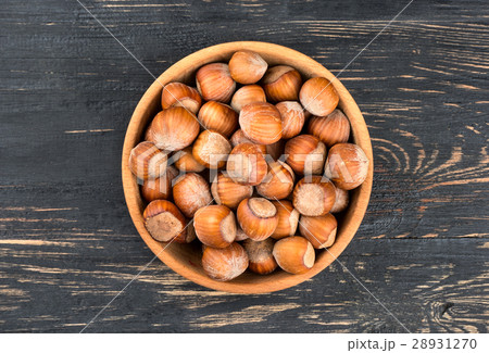 Hazelnuts in bowl Hazelnuts in bowl 28931270