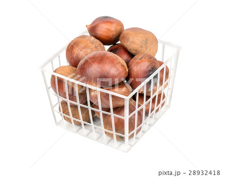 Edible chestnuts in packaging 28932418