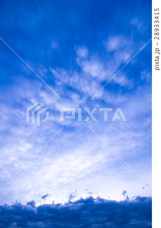 3月の空と雲（縦） 28933415
