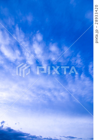 3月の空と雲（縦） 28933420