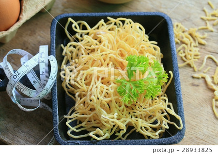 egg noodles 28933825