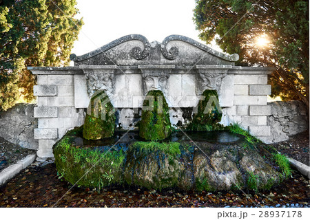 Lourmarin fountain. France 28937178