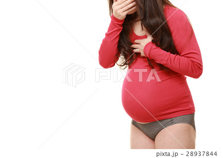 つわりに苦しむ臨月の妊婦 28937844