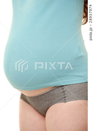 臨月の妊婦 28937974