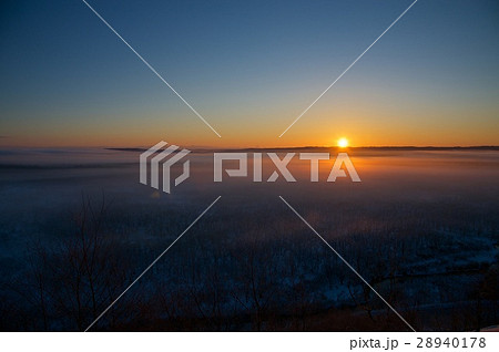 日の出 28940178