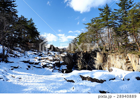 冬晴れの厳美渓 28940889