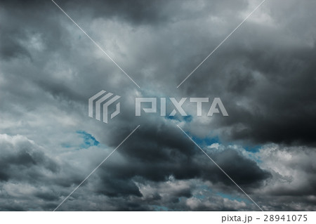 Dark clouds before a thunder-storm Dark clouds before a thunder-storm 28941075