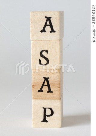 ASAP、なるべく早く、の文字の書かれた積み木 28943127