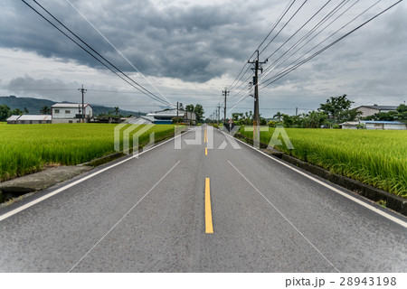 Empty Straight road Empty Straight road 28943198