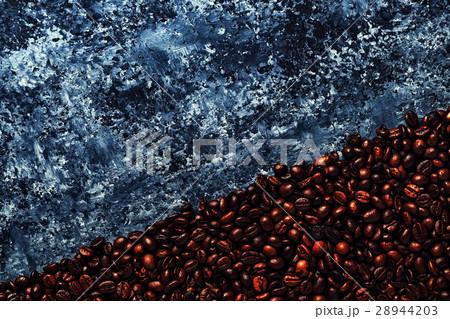 Coffee beans on a dark background of a concrete Coffee beans on a dark background of a concrete 28944203