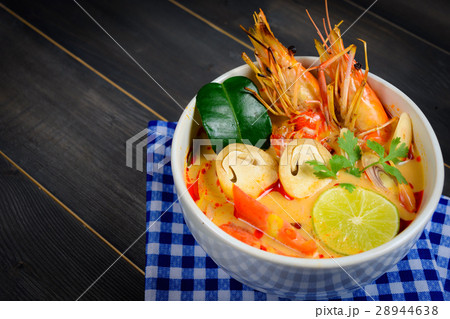 Tom Yum Soup 28944638