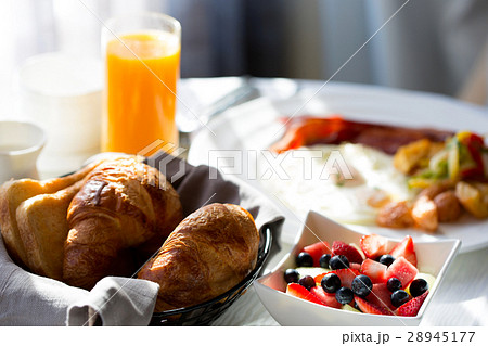 breakfast at hotel 28945177