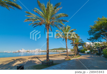 Main beach walkway in Sant Antoni De Portmany. 28945943