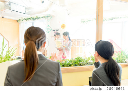 ビジネスウーマン、ママ、企業内保育所　撮影協力:RYOZAN PARK大塚 28946641