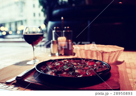 dinner with wine table decoration 28950893